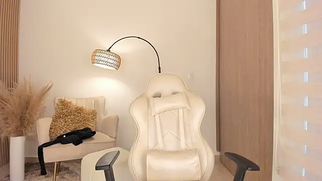 wandathompson  online show from 10-09-25, 12:03