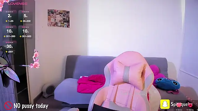 Snapshot of Spit_queen chatting on 02-11-26, 08:25 Spit queen online show from 02-11-26, 08:25