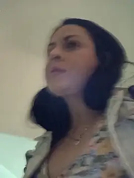 Juli Castillo8 online show from 10-30-25, 02:18