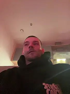 Snapshot of Z1uk chatting on 01-11-26, 02:27 Z1uk online show from 01-11-26, 02:27