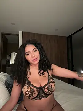 Snapshot of Mariecurl chatting on 02-06-25, 12:43 Mariecurl online show from 02-06-25, 12:43