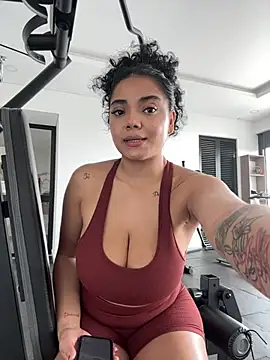 Snapshot of Mariecurl chatting on 02-13-25, 07:21 Mariecurl online show from 02-13-25, 07:21