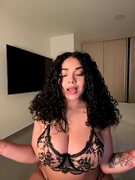 Snapshot of Mariecurl chatting on 09-12-25, 12:22 Mariecurl online show from 09-12-25, 12:22