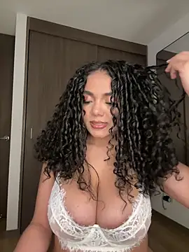 Snapshot of Mariecurl chatting on 10-31-25, 12:22 Mariecurl online show from 10-31-25, 12:22