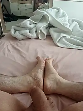 Hardapple01 online show from 02-02-25, 06:37