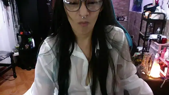 AngelaQueen  online show from 11-30-25, 04:44