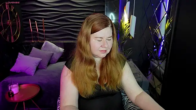 Snapshot of Mrs_Emilia chatting on 12-09-24, 12:34 Mrs Emilia online show from 12-09-24, 12:34