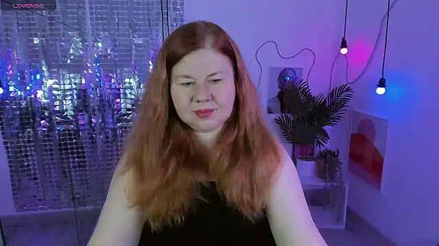 Snapshot of Mrs_Emilia chatting on 12-12-24, 02:00 Mrs Emilia online show from 12-12-24, 02:00