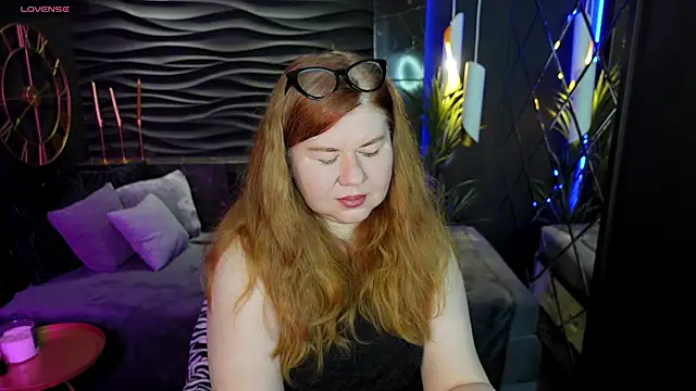 Snapshot of Mrs_Emilia chatting on 12-13-24, 02:43 Mrs Emilia online show from 12-13-24, 02:43