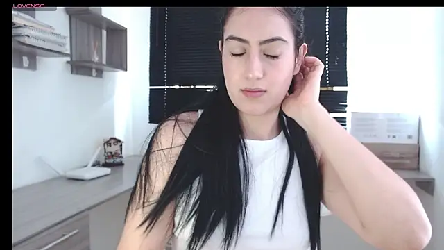 Snapshot of MIYESSI chatting on 03-12-25, 05:07 MIYESSI online show from 03-12-25, 05:07