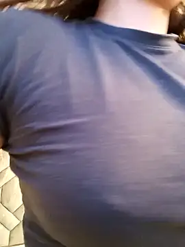 Snapshot of MIYESSI chatting on 11-19-25, 03:23 MIYESSI online show from 11-19-25, 03:23