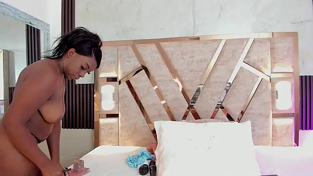 Athenea Mills online show from 10-24-25, 06:48