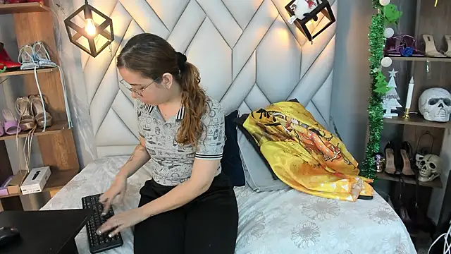 SakuraLee  online show from 01-04-25, 07:44