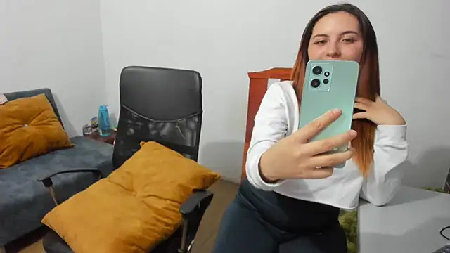 Snapshot of _girls_on_fire_ chatting on 02-14-25, 11:53 girls on fire online show from 02-14-25, 11:53