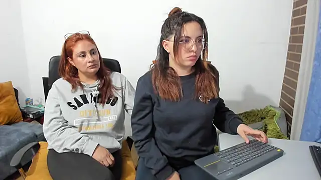 Snapshot of _girls_on_fire_ chatting on 03-07-25, 02:36 girls on fire online show from 03-07-25, 02:36
