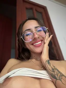 Snapshot of lauravasquez chatting on 03-17-25, 04:43 lauravasquez online show from 03-17-25, 04:43