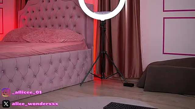 Abbela White online show from 11-13-25, 06:34