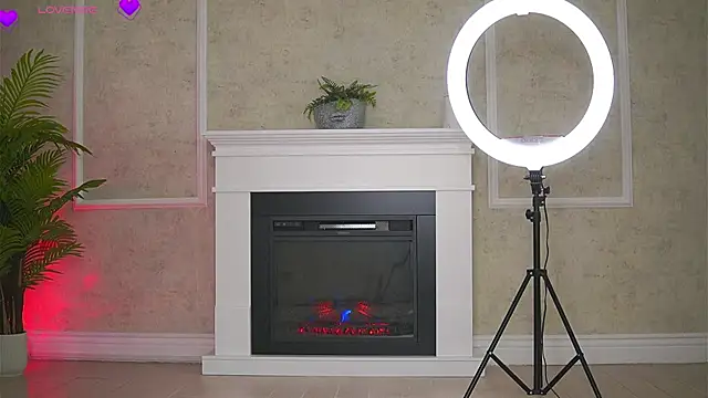 Abbela White online show from 11-18-25, 06:18