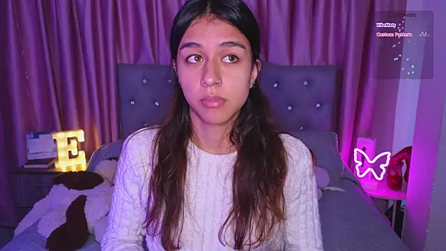 Snapshot of Emiily_Scott1 chatting on 10-28-25, 10:23 Emiily Scott1 online show from 10-28-25, 10:23