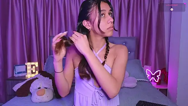 Snapshot of Emiily_Scott1 chatting on 11-05-25, 10:32 Emiily Scott1 online show from 11-05-25, 10:32