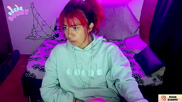 Snapshot of Roxanbunny1 chatting on 10-29-25, 11:50 Roxanbunny1 online show from 10-29-25, 11:50