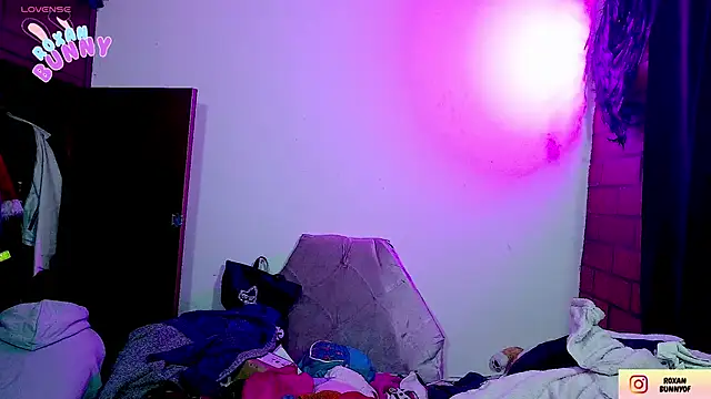 Snapshot of Roxanbunny1 chatting on 11-12-25, 03:29 Roxanbunny1 online show from 11-12-25, 03:29