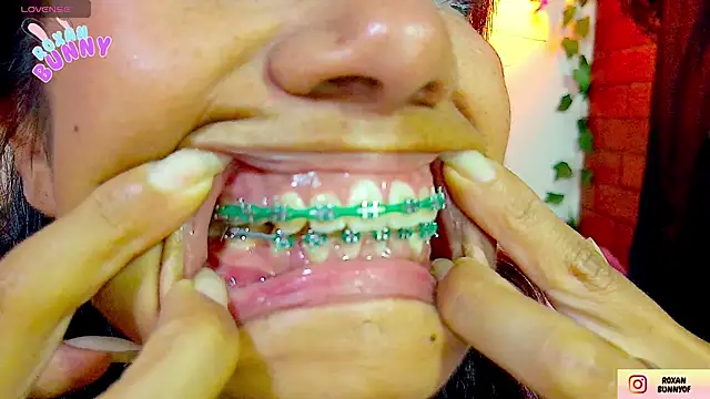 Roxanbunny1 online show from 11-28-25, 09:39