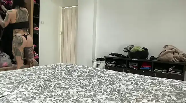 claudiacvc95 online show from 12-08-24, 07:37