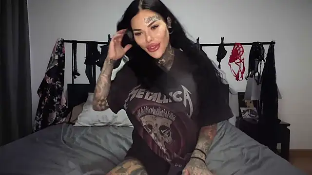 claudiacvc95 online show from 10-18-25, 02:58