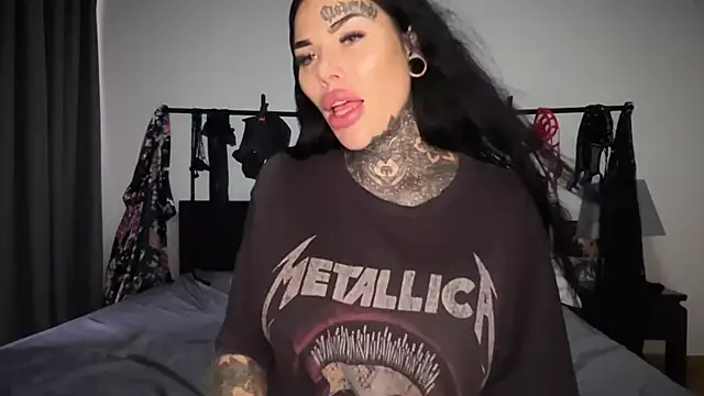 claudiacvc95 online show from 10-19-25, 04:02