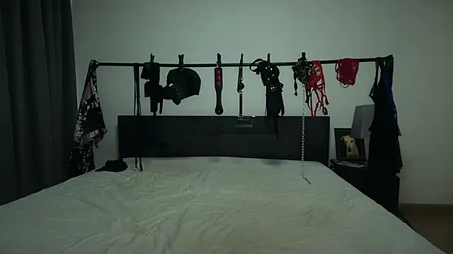 claudiacvc95 online show from 12-05-25, 04:43