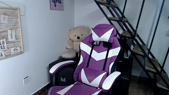 samantha baby  online show from 10-12-25, 04:28