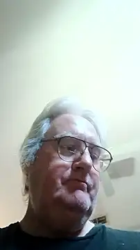 Snapshot of graham1980 chatting on 11-10-25, 04:28 graham1980 online show from 11-10-25, 04:28