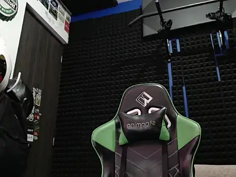 Snapshot of Curly_Angel24 chatting on 10-23-25, 11:14 Curly Angel24 online show from 10-23-25, 11:14