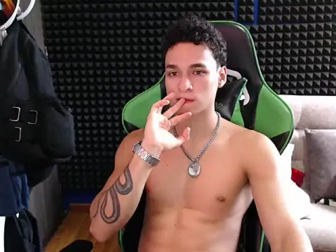 Snapshot of Curly_Angel24 chatting on 10-26-25, 09:53 Curly Angel24 online show from 10-26-25, 09:53