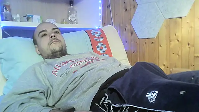 Snapshot of ItalianVinDiesel chatting on 12-26-24, 09:44 ItalianVinDiesel online show from 12-26-24, 09:44