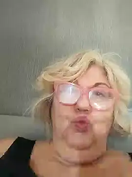 Snapshot of Merilulla chatting on 01-25-25, 11:02 Merilulla online show from 01-25-25, 11:02