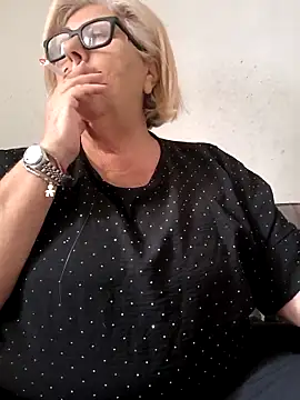 Snapshot of Merilulla chatting on 10-20-25, 02:28 Merilulla online show from 10-20-25, 02:28