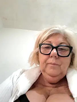 Snapshot of Merilulla chatting on 10-21-25, 03:24 Merilulla online show from 10-21-25, 03:24