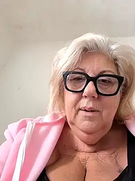 Snapshot of Merilulla chatting on 10-25-25, 11:40 Merilulla online show from 10-25-25, 11:40