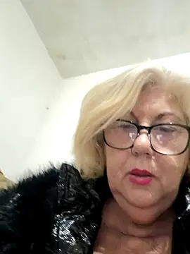 Snapshot of Merilulla chatting on 11-11-25, 12:43 Merilulla online show from 11-11-25, 12:43