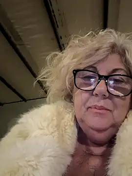 Snapshot of Merilulla chatting on 11-16-25, 02:06 Merilulla online show from 11-16-25, 02:06