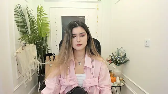 AnneTLi online show from 10-30-25, 03:19