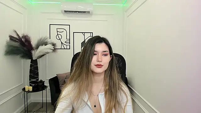 AnneTLi online show from 11-21-25, 03:16