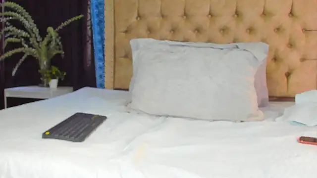 KeryHillson online show from 12-12-24, 12:33