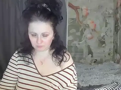 Snapshot of Lillian2 chatting on 10-27-25, 07:18 Lillian2 online show from 10-27-25, 07:18