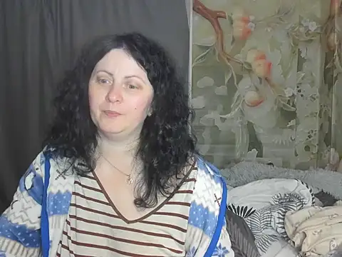 Snapshot of Lillian2 chatting on 10-30-25, 11:16 Lillian2 online show from 10-30-25, 11:16