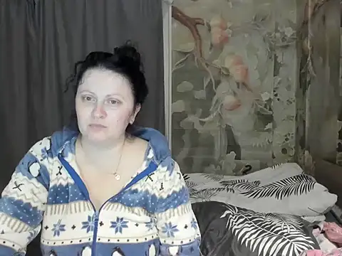 Snapshot of Lillian2 chatting on 11-14-25, 12:53 Lillian2 online show from 11-14-25, 12:53