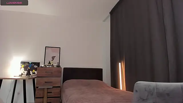 Snapshot of Alice_Dias chatting on 02-11-25, 02:13 Alice Dias online show from 02-11-25, 02:13