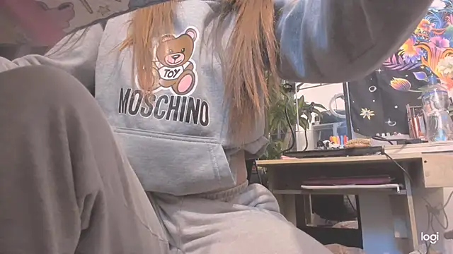 Snapshot of MYFAVOURITESTRAGER chatting on 02-21-25, 03:56 MYFAVOURITESTRAGER online show from 02-21-25, 03:56